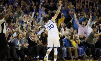 NBA常规赛收官战，库里三分绝杀雷霆，勇士锁定西部第三