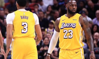 13 巴特勒26+11热火终结雄鹿连胜  